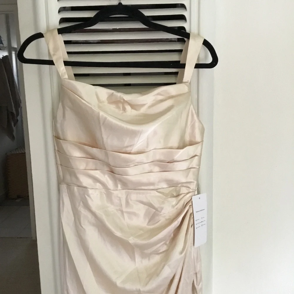 Elegant Champagne Satin Evening Gown - Picture 4 of 8